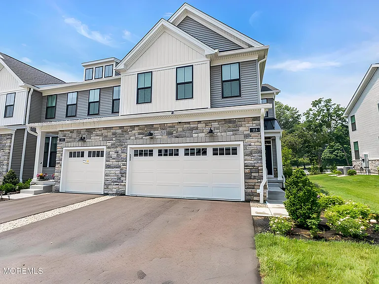 113 Mustang Dr — Photo 2