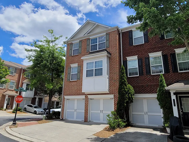 2228 Landing Ridge Dr — Photo 2