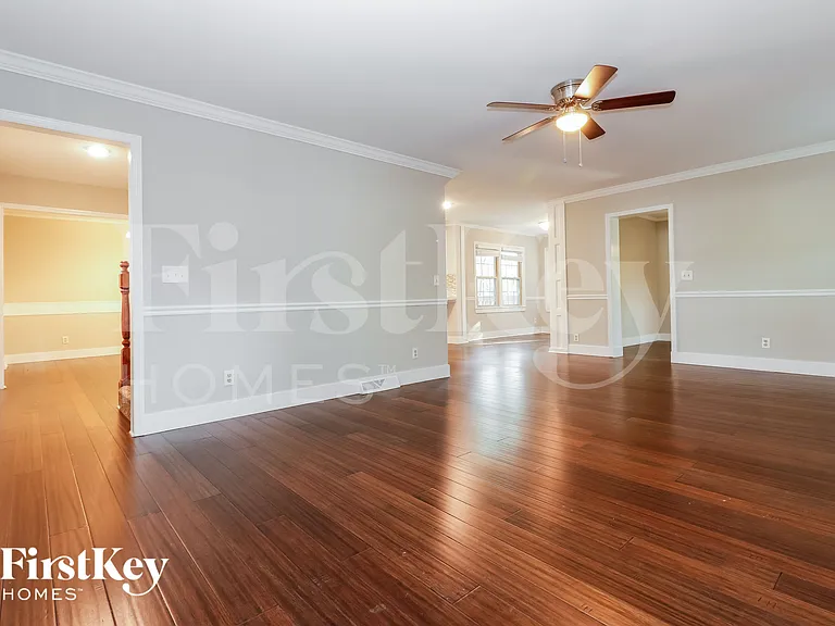 120 Fox Chase Dr — Photo 4