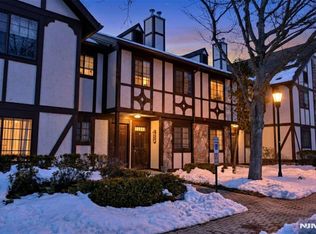 3806 Melville Ct, Mahwah, NJ 07430