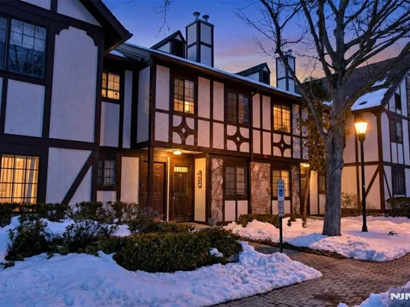 3806 Melville Ct, Mahwah, NJ 07430