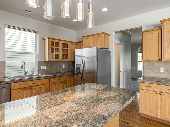 5th image of 1952 N Willamette Dr