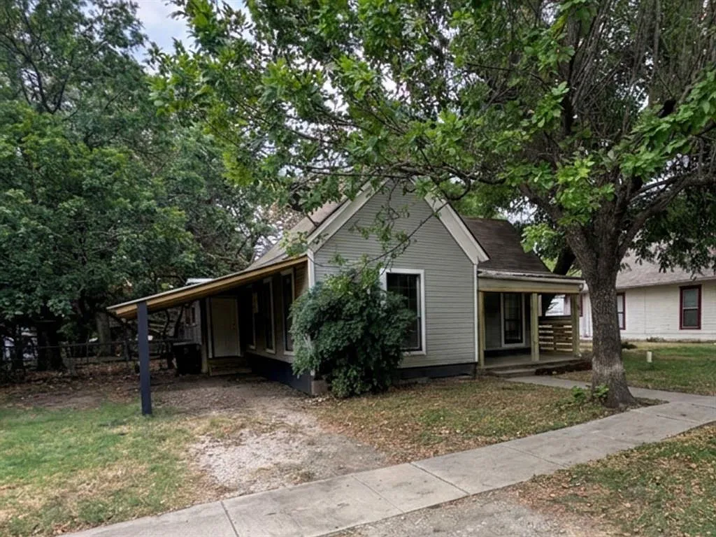2 bed, 1.0 bath, 1007 sqft, $1,400 — Photo 2