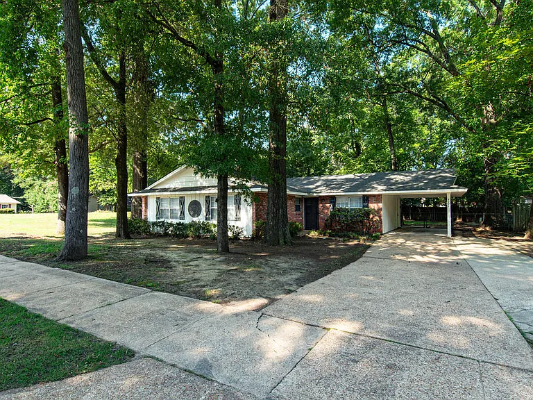 4228 Johnstown Dr — Photo 2