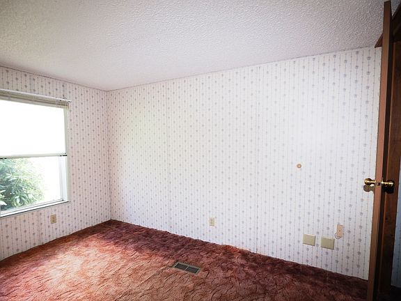 5th image of 10 Rock Hill Dr
