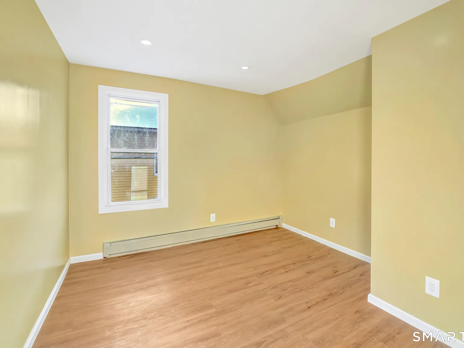 4 bed, 1.0 bath, 1138 sqft, $1,850 — Photo 4