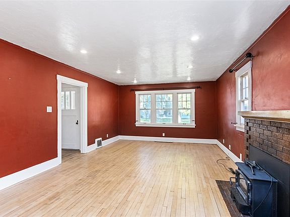 5th image of 638 Lewis Ave