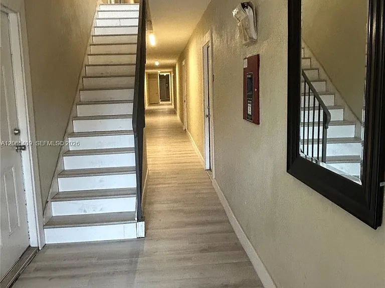 953 SW 10th St #6 — Photo 9