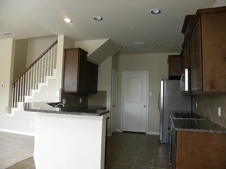 4664 Perthshire Ct — Photo 5