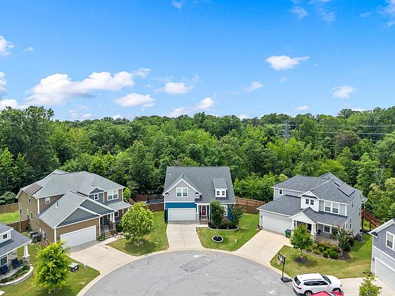 3rd image of 622 Minster Ct