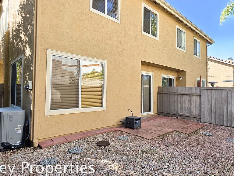 410 Ferrara Way — Photo 21