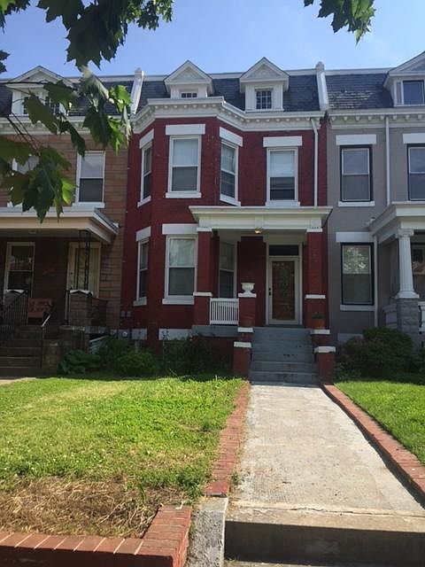 Large, sunny front yard