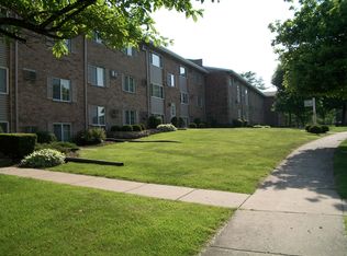 Twin Oaks West apartments, Joliet, IL 60431
