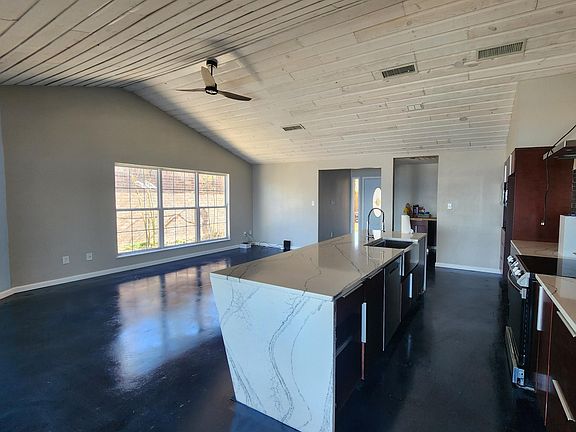 3rd image of 954 Oriole St
