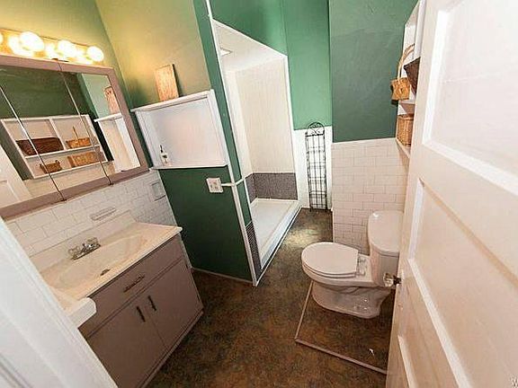 3rd image of 663 Lafayette Ave