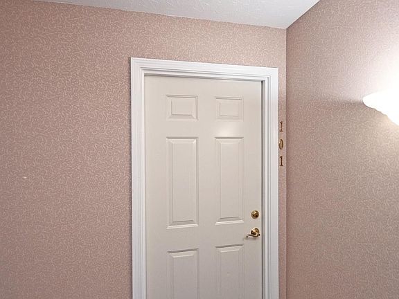 5th image of 5884 Stonebridge Cir APT 101
