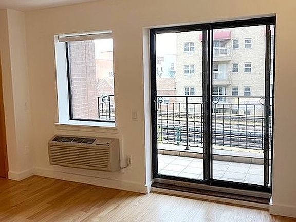 4th image of 31-35 31st St #507