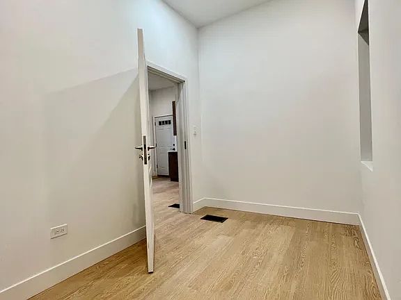 5th image of 3215 S Racine Ave #1R