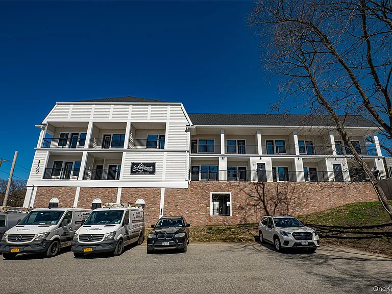 1100 New York Ave #204 — Photo 4