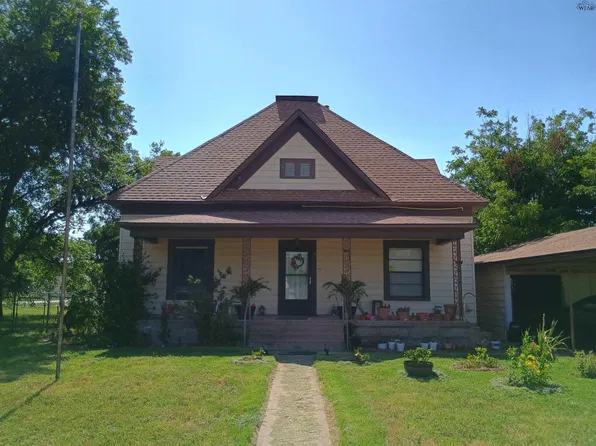 903 Plainview Rd, Seymour, TX 76380