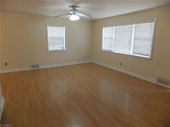 4th image of 631 Westwood Ave