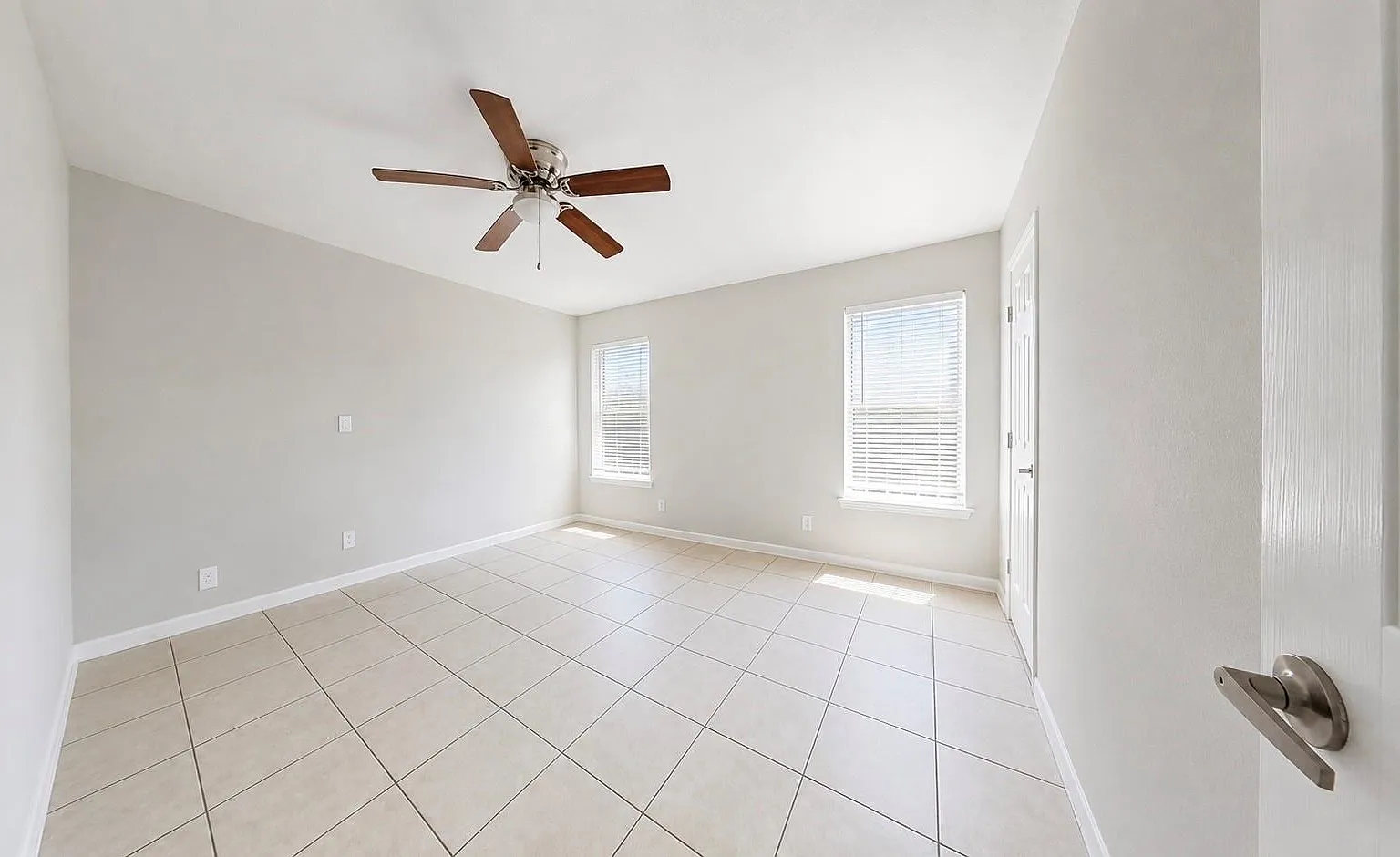 2 bed, 1566 sqft, $1,100 — Photo 4