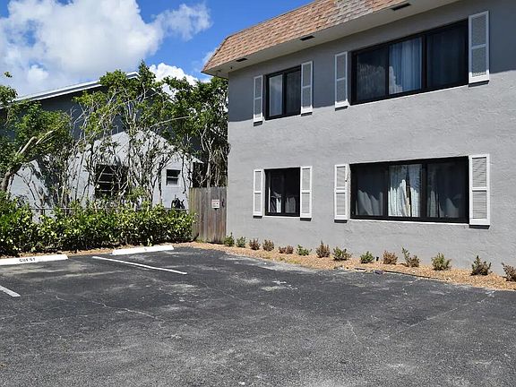 3rd image of 523 SE 20th Ct APT 5