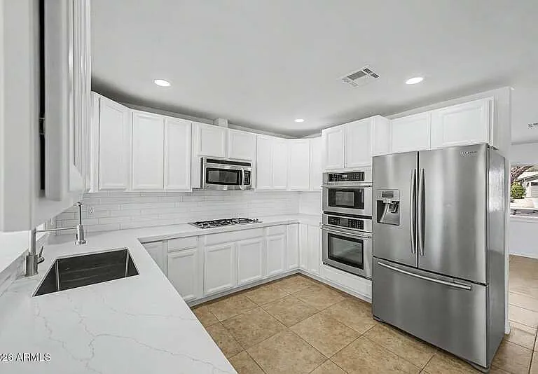 2601 E Dahlia Dr — Photo 4