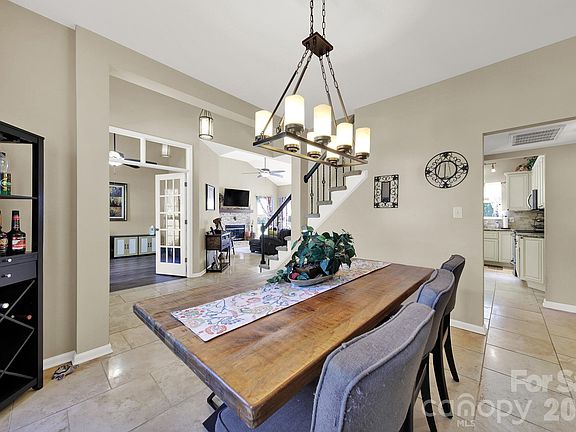 4th image of 7221 Maitland Ln
