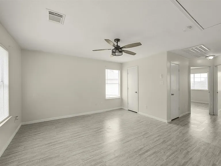 839 Autumn Point Ln — Photo 23
