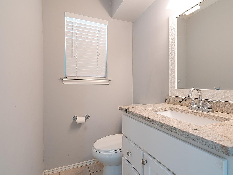 1st image of 2801 La Quinta Dr
