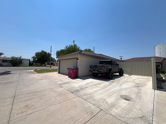 3rd image of 1711 Berkeley Ln