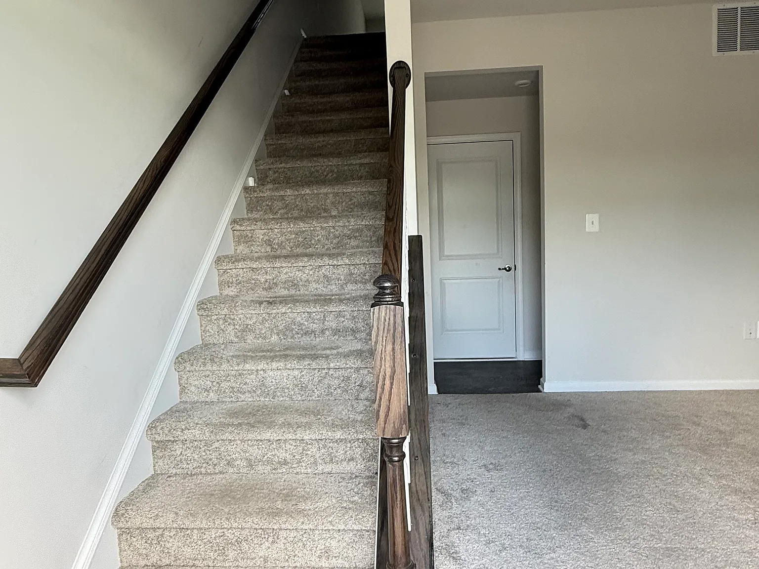 2 bed, 2.5 bath, $900 — Photo 4