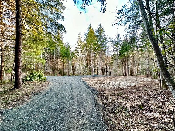 2nd image of 91 SE Campfire Court
