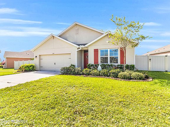 3rd image of 849 Forest Trace Cir