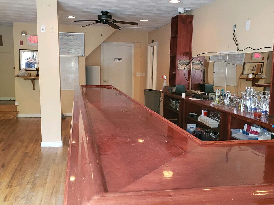 2nd image of 447 Broad St