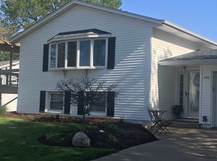 218 W Oak St, Eldridge, IA 52748