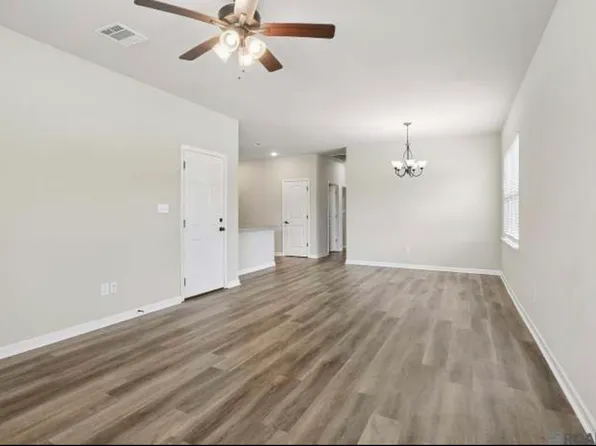 3052 S Roth Ave, Gonzales, LA 70737