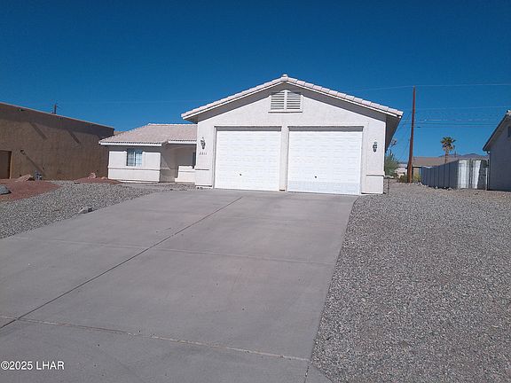 2nd image of 2211 Holly Ave