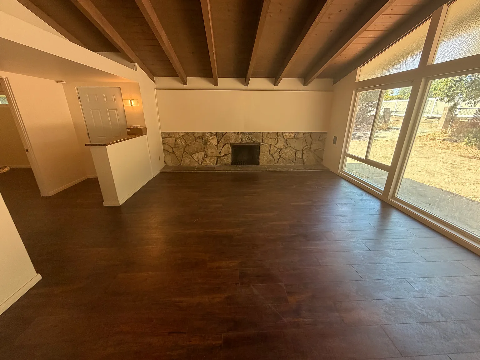 4 bed, 1674 sqft, $5,095 — Photo 4