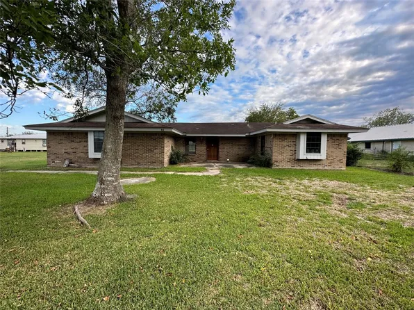 34 Avenue C E, Port Lavaca, TX 77979