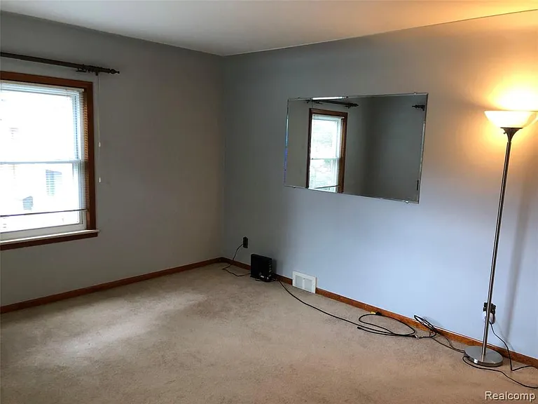 2111 W Forteen Mile Rd — Photo 6