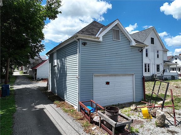 3rd image of 303 Loucks Ave