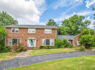 1202 S Heritage Dr, Maryville, TN 37803