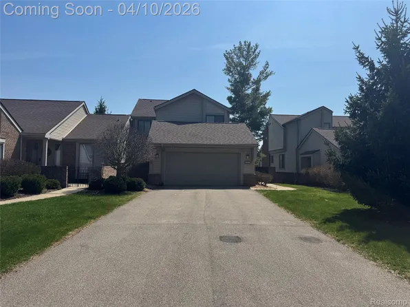 29118 E Chanticleer Dr, Southfield, MI 48034