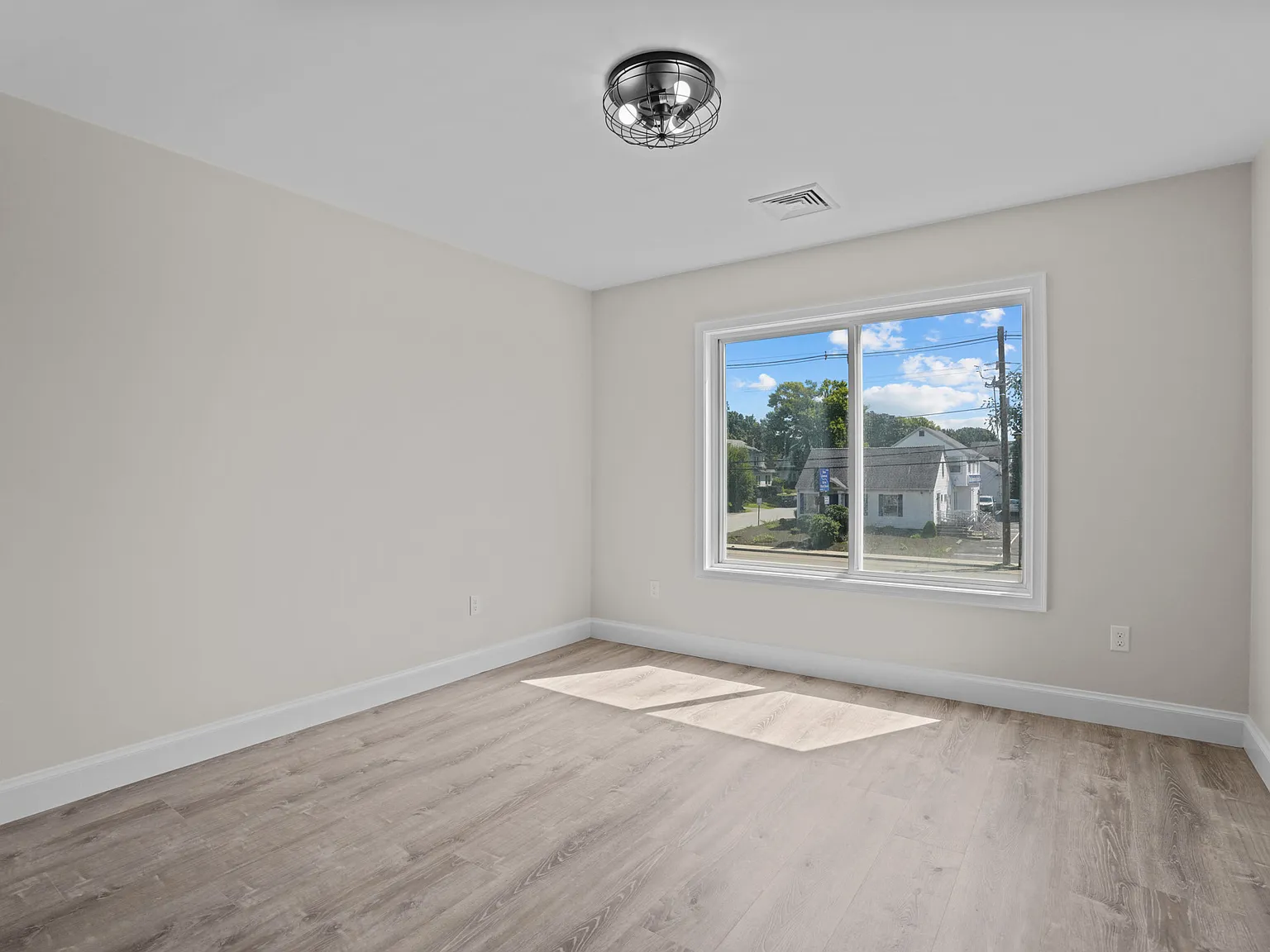 2 bed, 1060 sqft, $2,250 — Photo 3