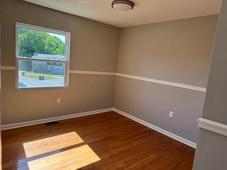 900 Nadine Ct — Photo 18