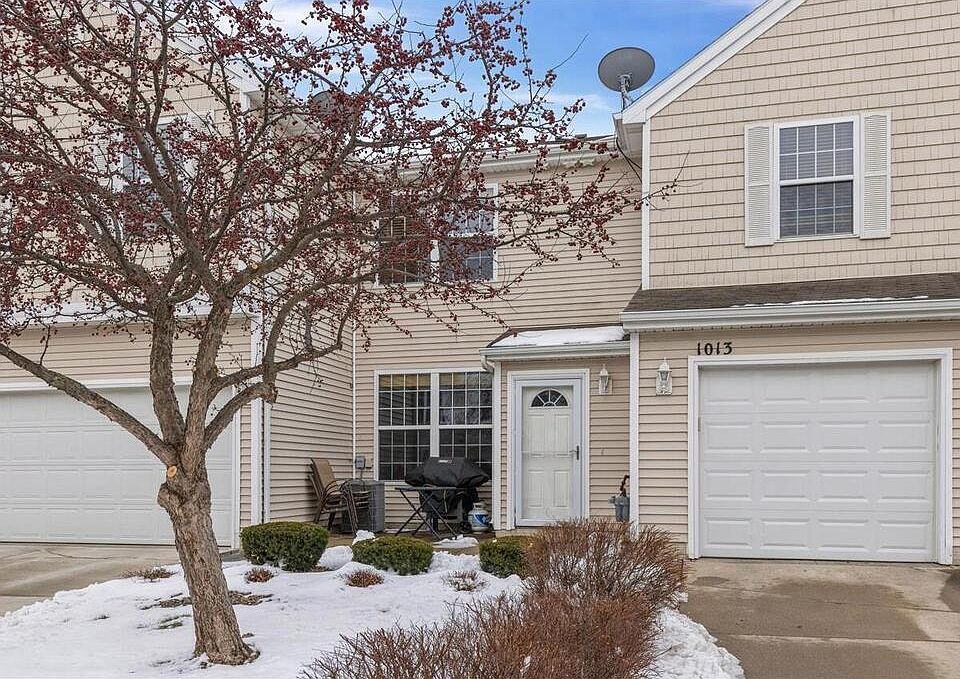 1st image of 1013 NE Greenview Dr