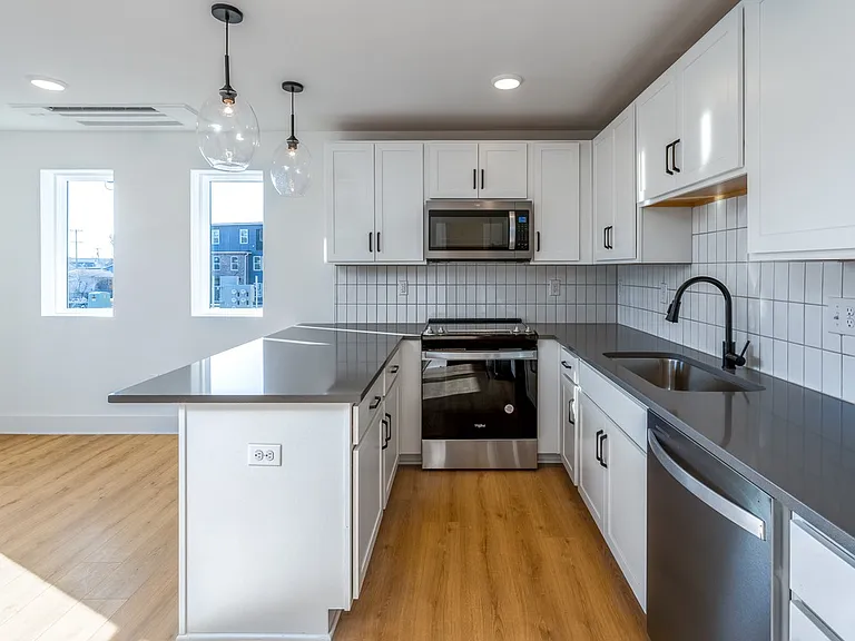 102 Duke St #8 — Photo 8