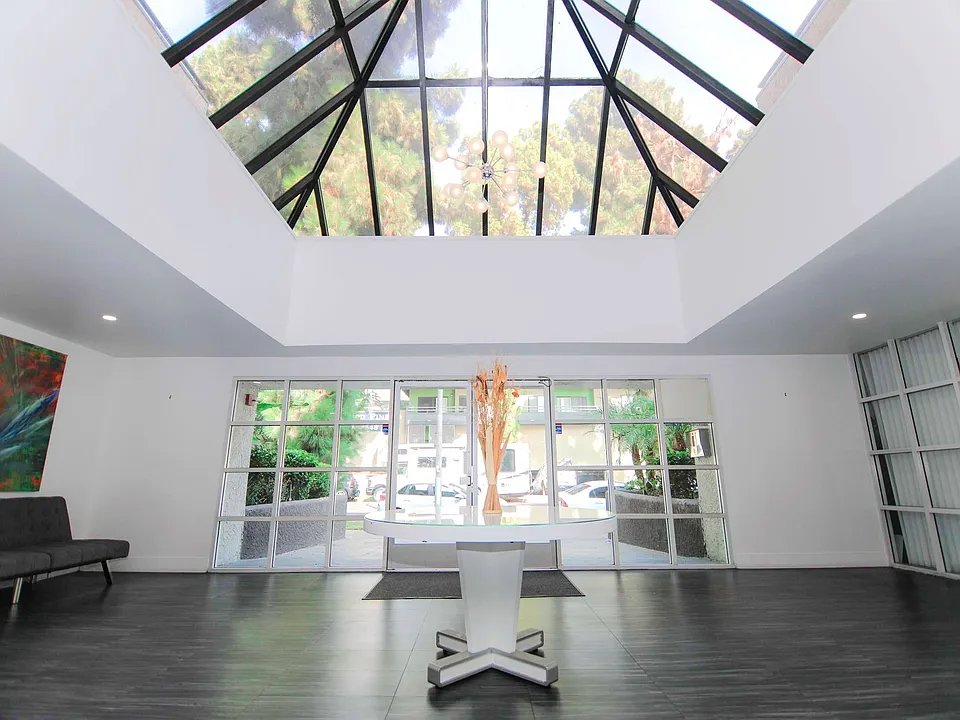 7020 Lanewood Ave, Los Angeles, CA 90028